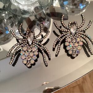 Cute spider earrings for Halloween .🎃Halloween